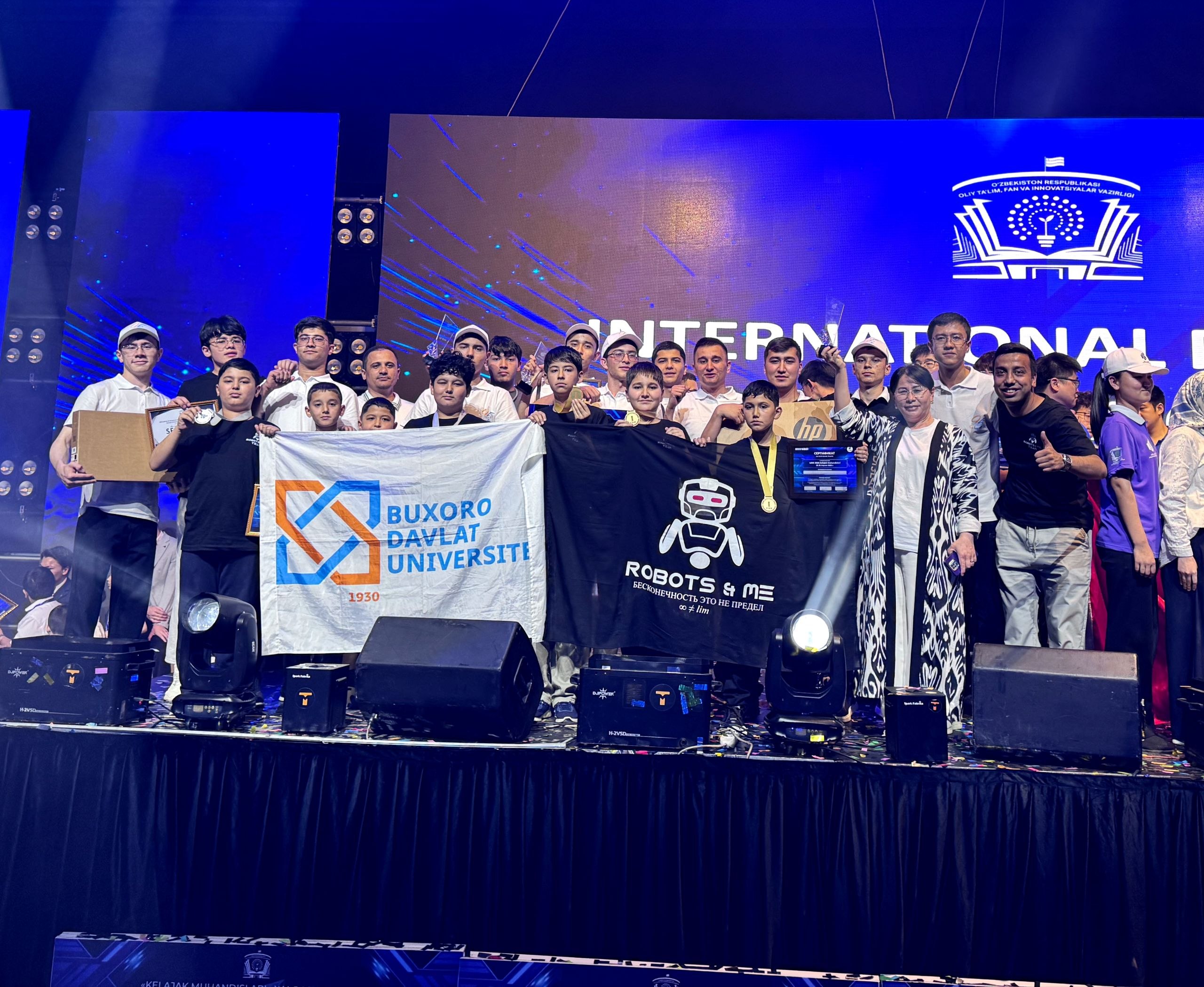 📘 BuxDU “Robosmart” jamoasi — g‘alabalar sari yana bir muhim qadam!  “Kelajak muhandislari” xalqaro festivalida Buxoro davlat universiteti jamoasi yuqori natijalarni qo‘lga kiritdi va yana bir bor o‘zining innovatsion salohiyatini namoyon etdi.